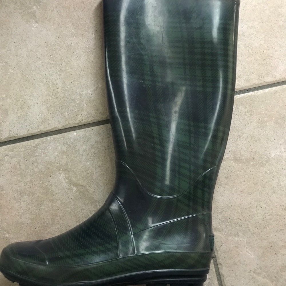Size 8 rain boots w/ blue & green checker pattern